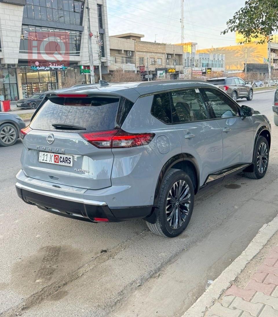 نيسان روج